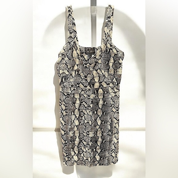 H&M Dresses & Skirts - H&M Snakeskin Print Sleeveless Dress medium size 8 length 35in pit to pit 15in